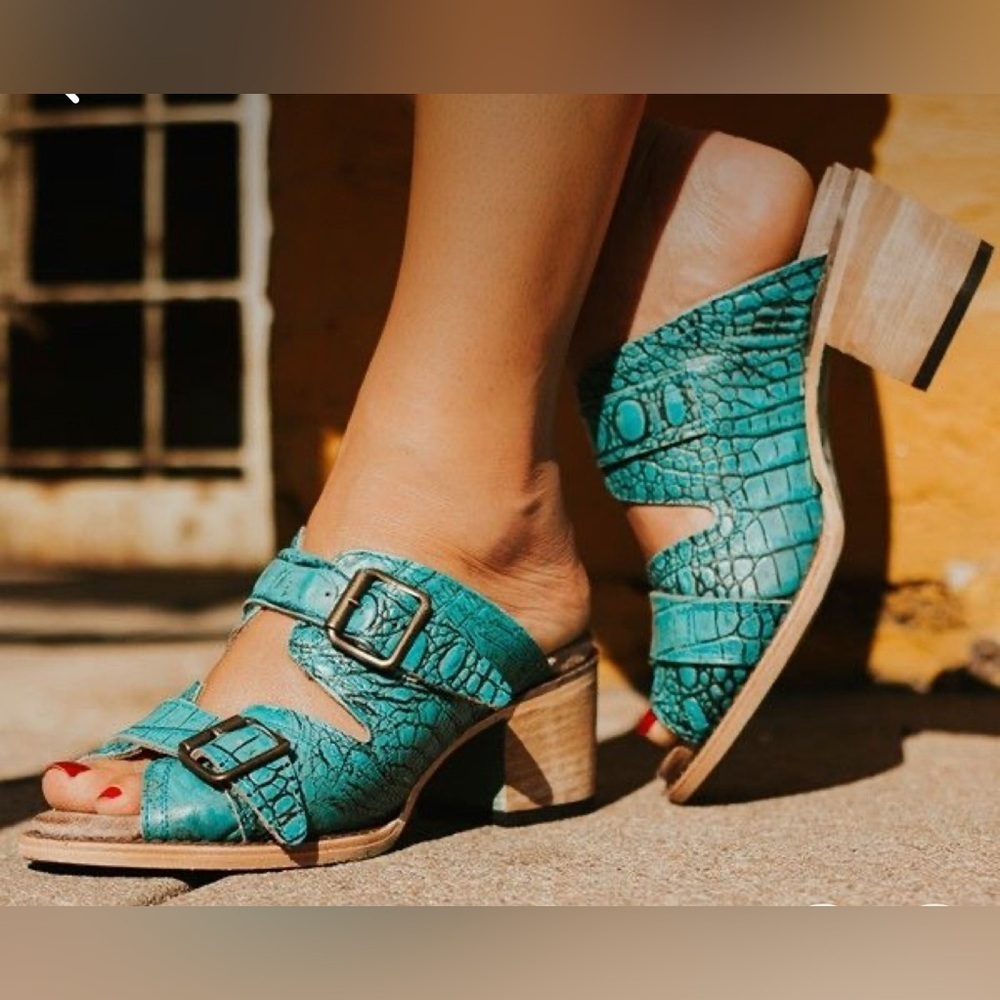 FreeBird Caprice Women's Sandals - RARE Turquoise Color